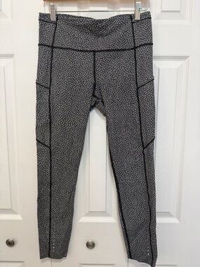 Lululemon Women's Gray Patterned Active Leggings with Side Pockets, inseam 23”